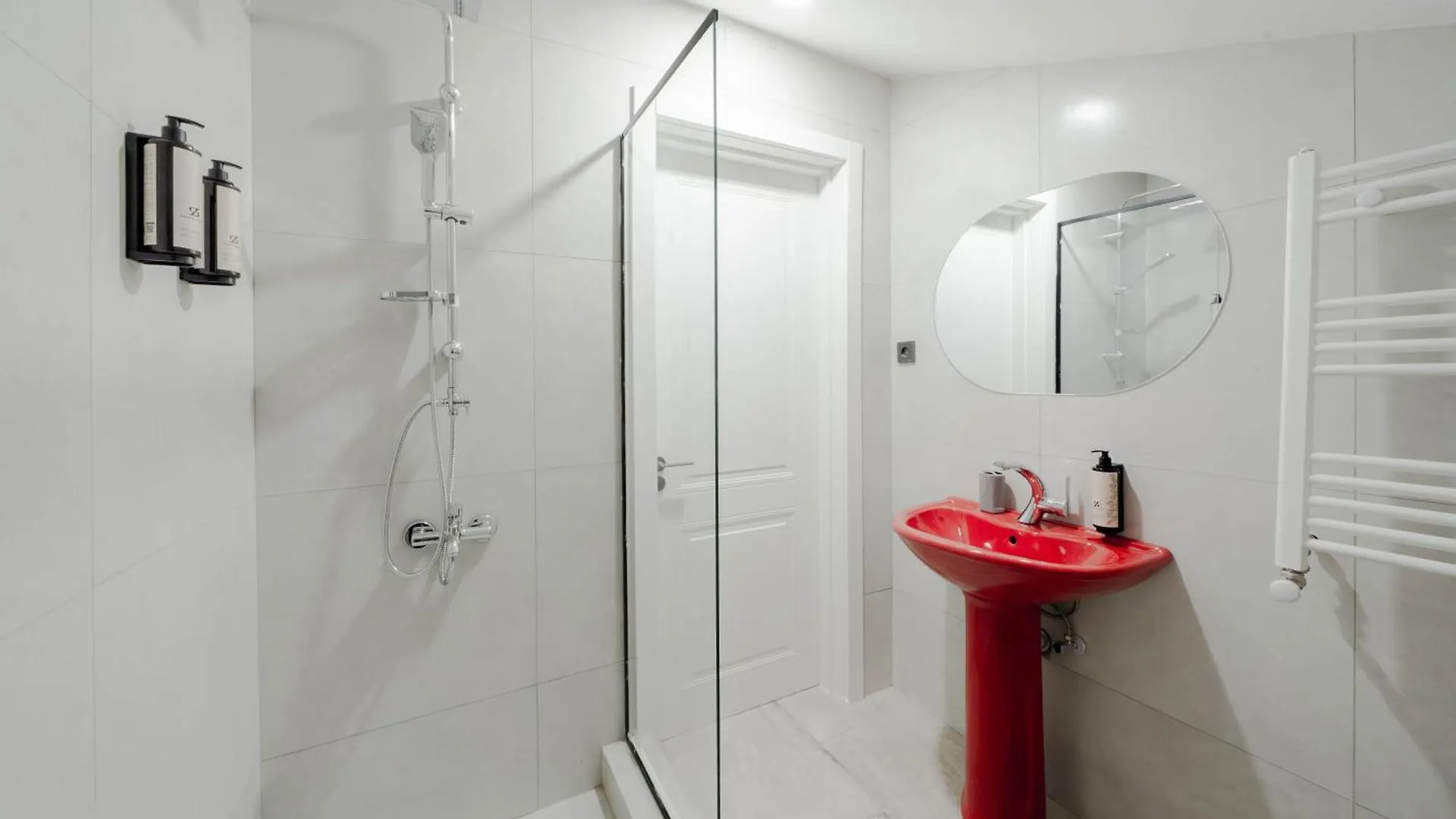 아파트 Niabi 3Bdr Mansard With City View 트빌리시