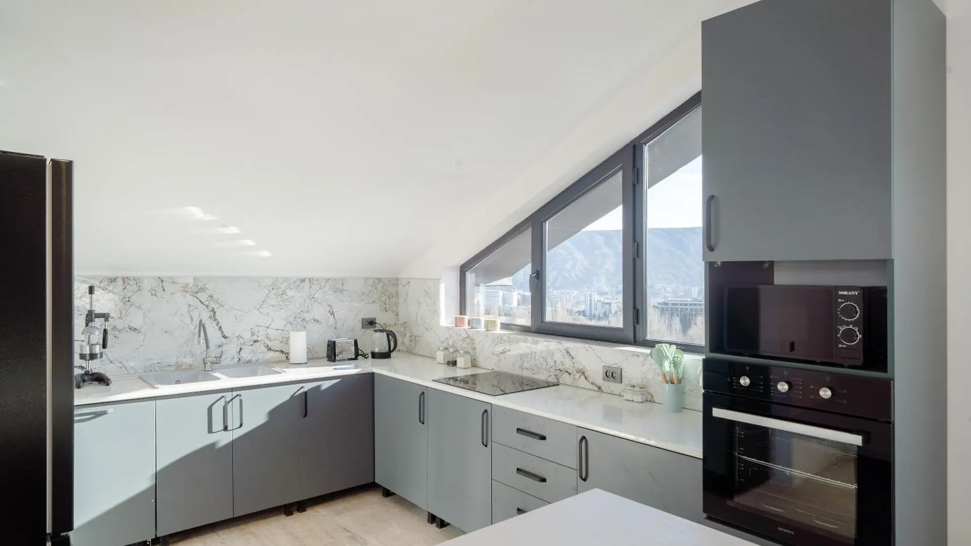 Niabi 3Bdr Mansard With City View 트빌리시 0*,