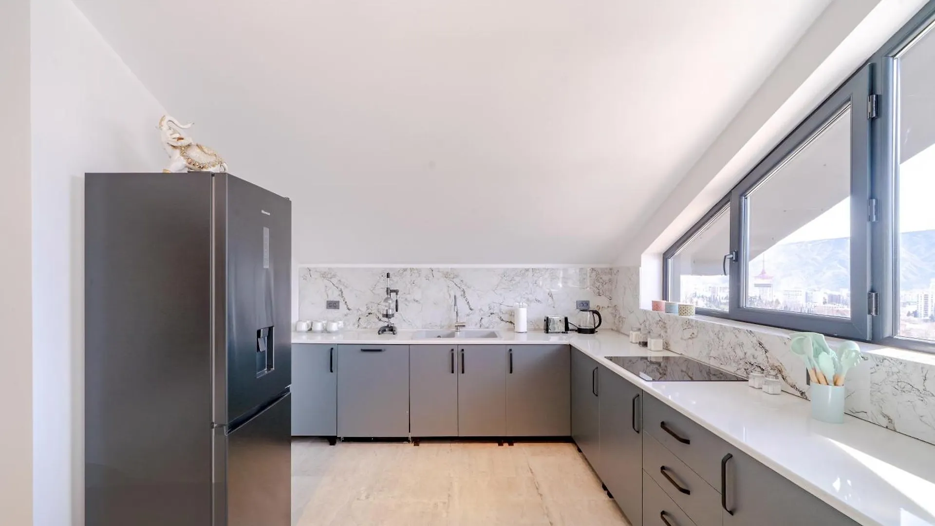 Niabi 3Bdr Mansard With City View 트빌리시