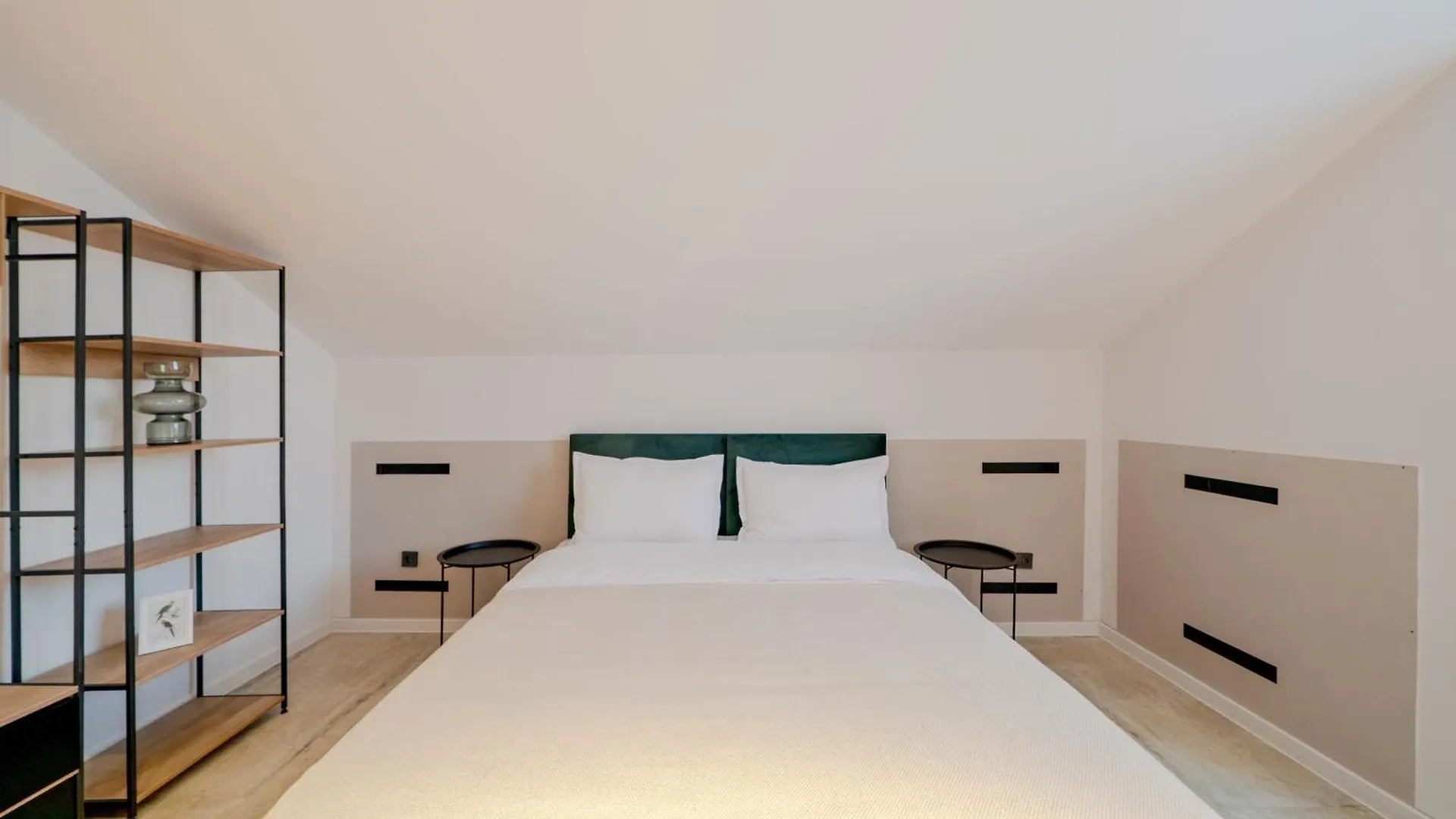Niabi 3Bdr Mansard With City View 트빌리시
