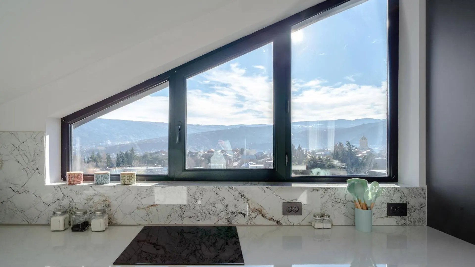 Apartamento Niabi 3Bdr Mansard With City View Tiflis