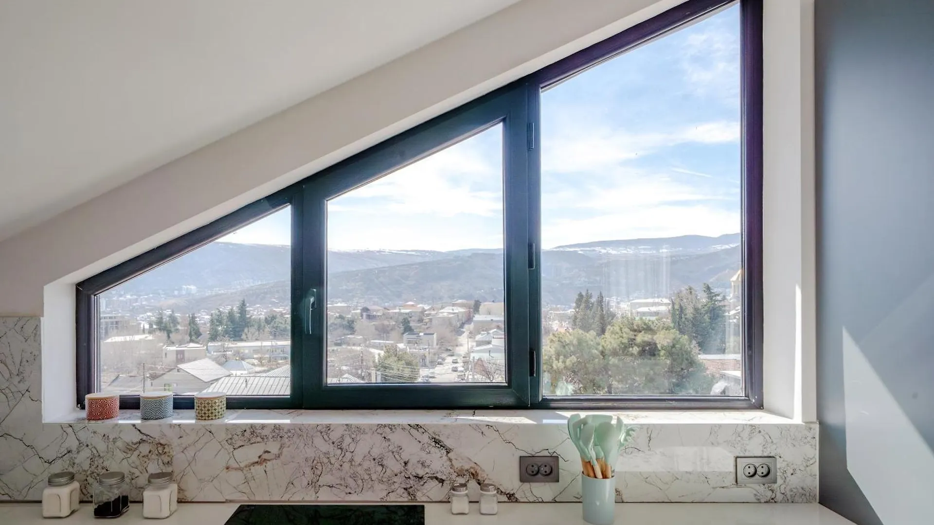 Apartamento Niabi 3Bdr Mansard With City View Tiflis Georgia